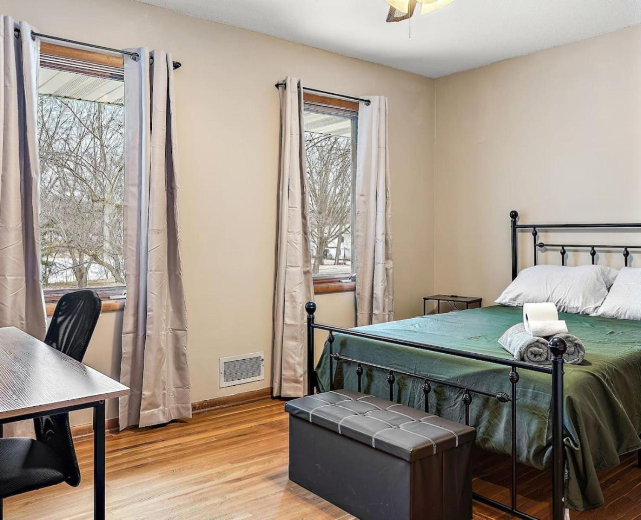 Quiet Convenient Pvt Room In Shared Home Perfect For Travelers Плимът Екстериор снимка