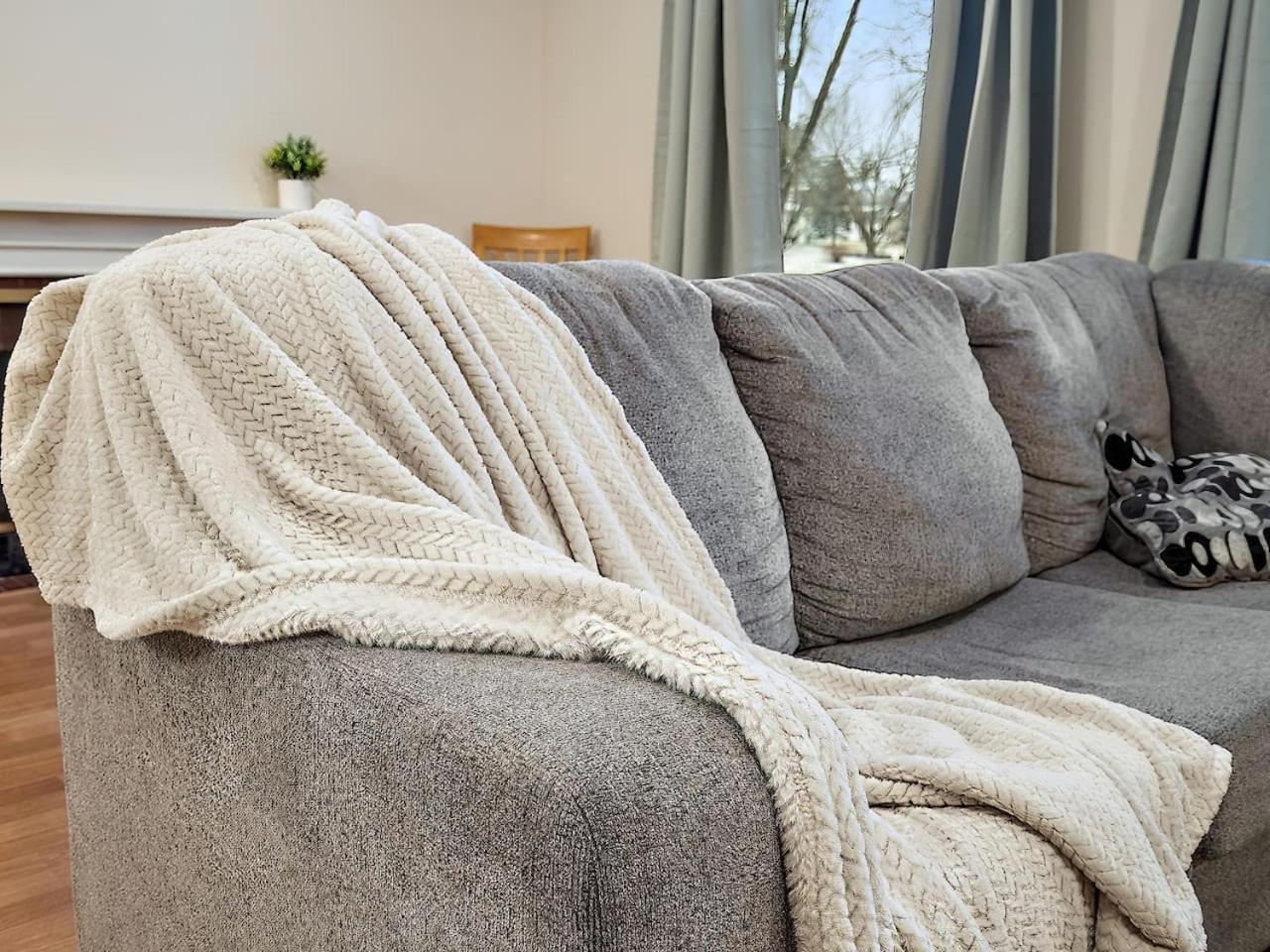 Quiet Convenient Pvt Room In Shared Home Perfect For Travelers Плимът Екстериор снимка