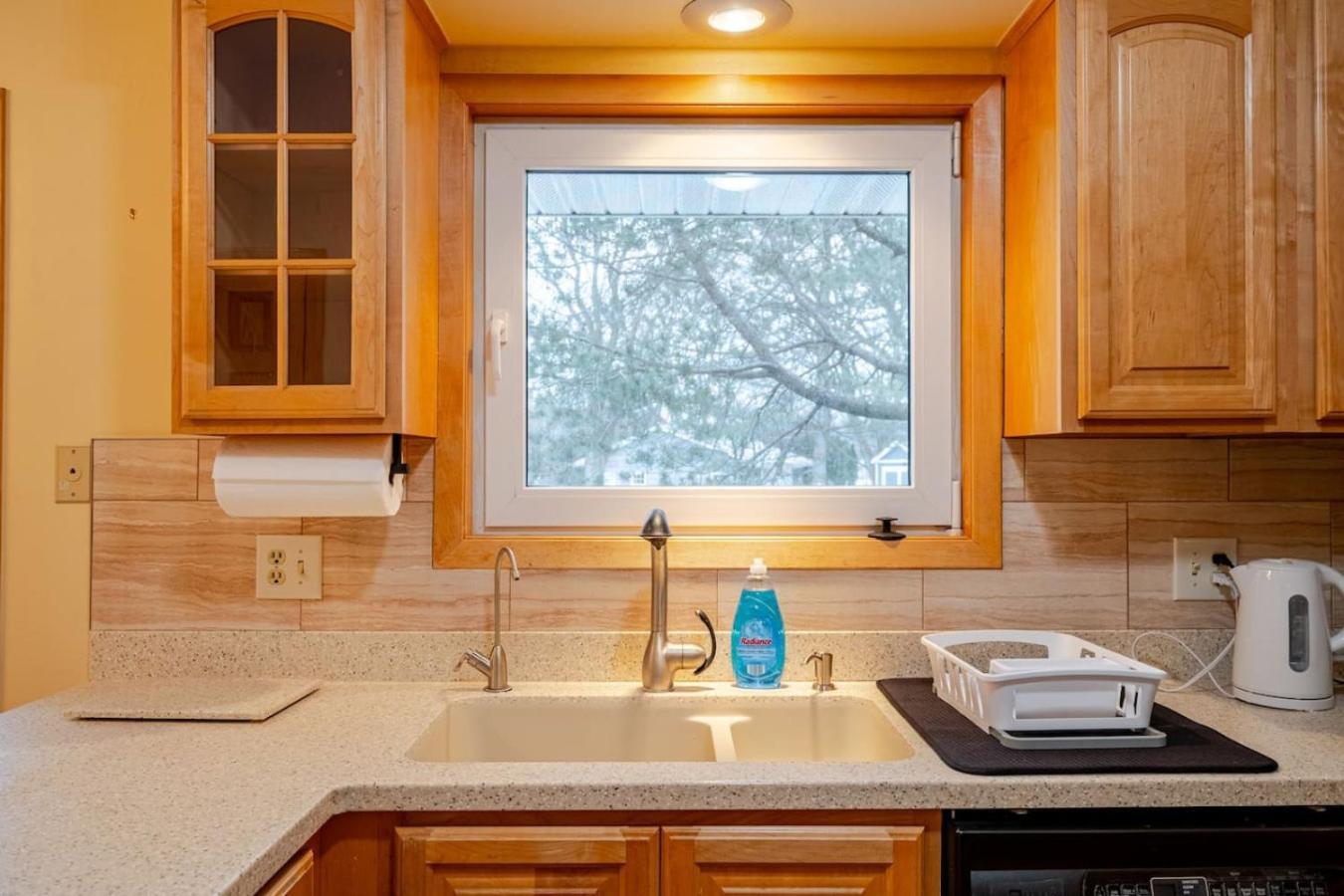 Quiet Convenient Pvt Room In Shared Home Perfect For Travelers Плимът Екстериор снимка