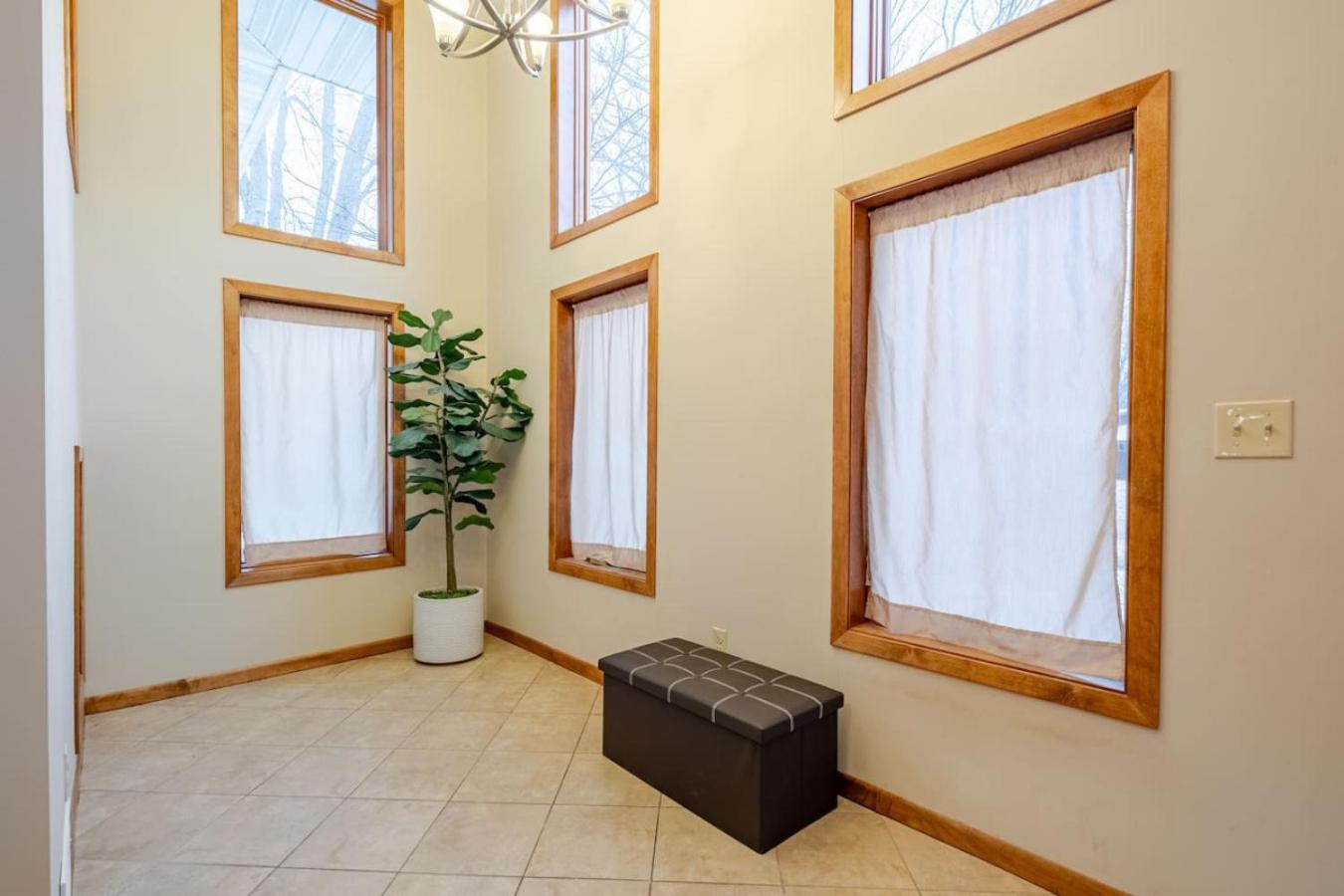 Quiet Convenient Pvt Room In Shared Home Perfect For Travelers Плимът Екстериор снимка