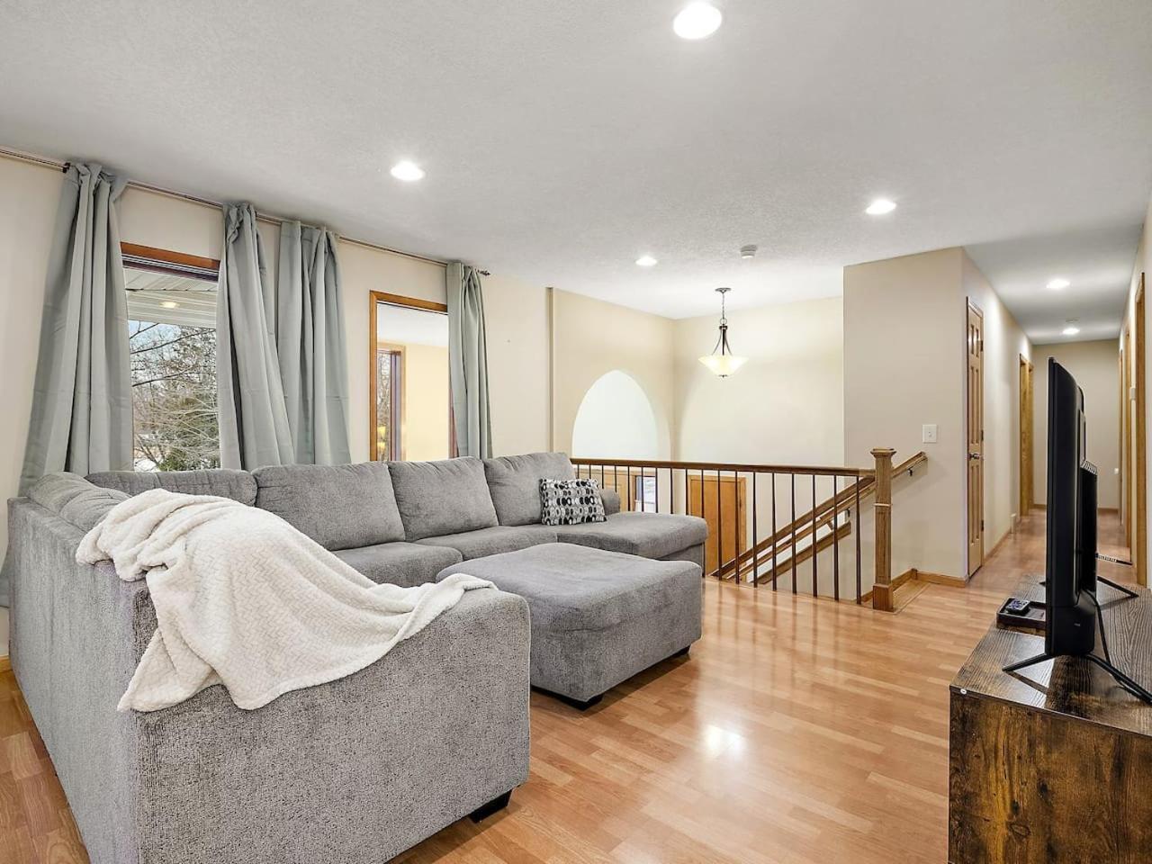 Quiet Convenient Pvt Room In Shared Home Perfect For Travelers Плимът Екстериор снимка